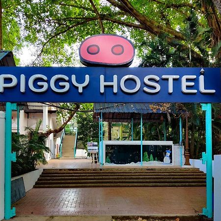 Piggy Calangute By Urban Nomads - Dorms & Pvt Rooms GOA Eksteriør billede