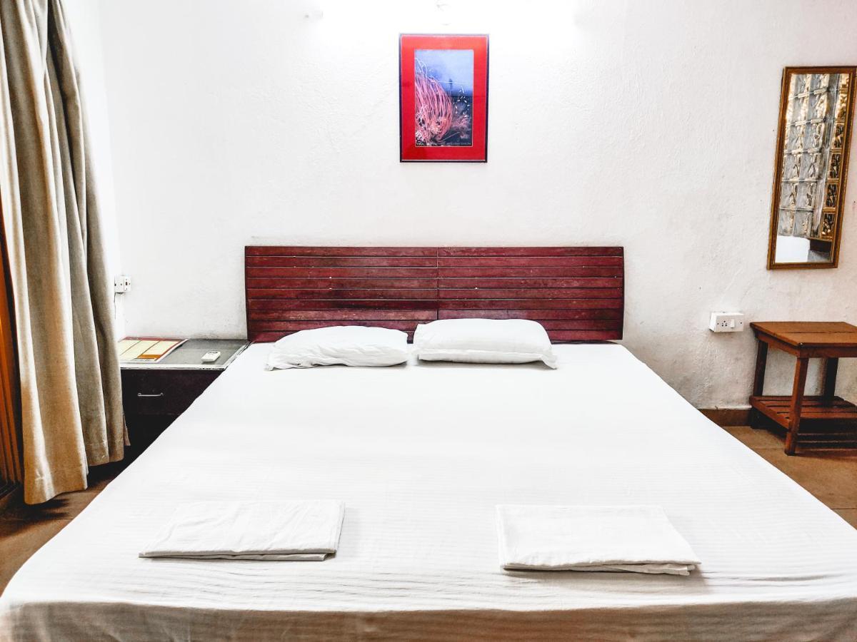 Piggy Calangute By Urban Nomads - Dorms & Pvt Rooms GOA Eksteriør billede