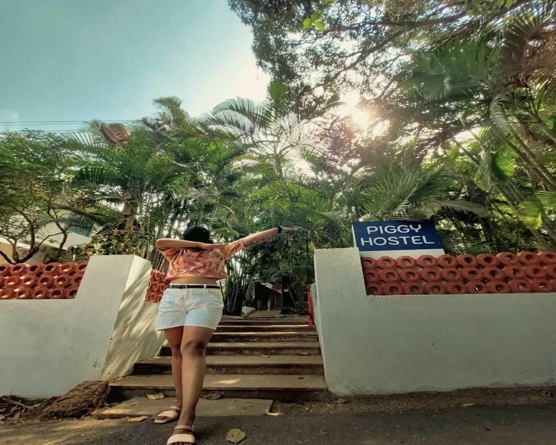 Piggy Calangute By Urban Nomads - Dorms & Pvt Rooms GOA Eksteriør billede